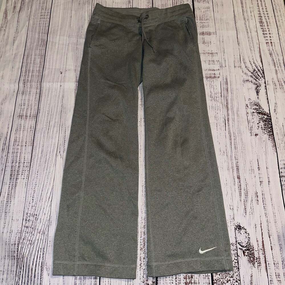 I’m Nike Women's Therma-Fit Gray Wide-Leg Fleece Sweatpants Size Small